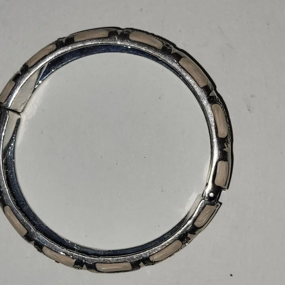 3 Bangle Bangles Sequin Saks 5th Ave Black Green White Bracelet - Picture 9 of 10